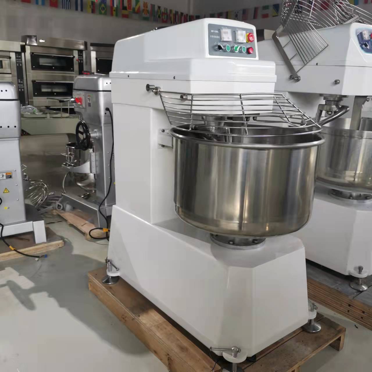 เครื่องผสมแป้งเชิงพาณิชย์ 100  - Commercial Kitchen Mixers Dough Mixer บทวิจารณ์และราคา